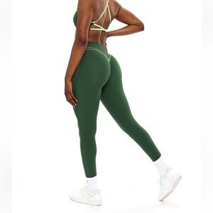 Buffbunny SOLD OUT Aggressive Scrunch Highlight Legging